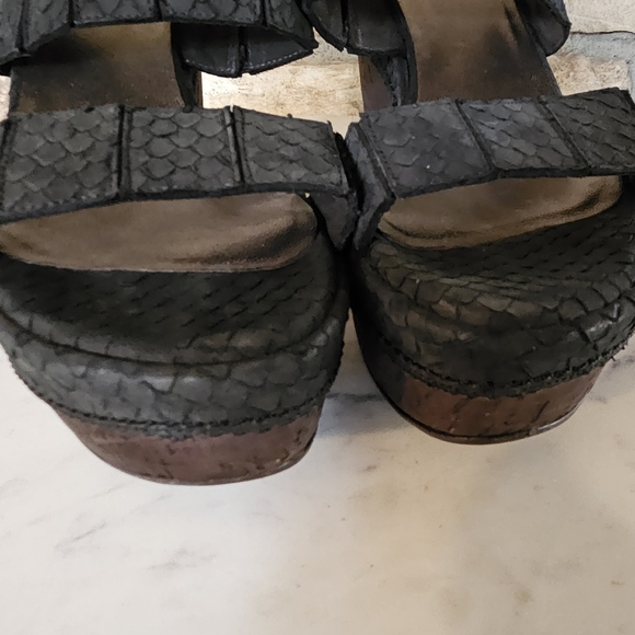 Stuart Weitzman Black Reptile Pattern Upper Cork Wedge Slide Sandals  Size 6M - Picture 3 of 14